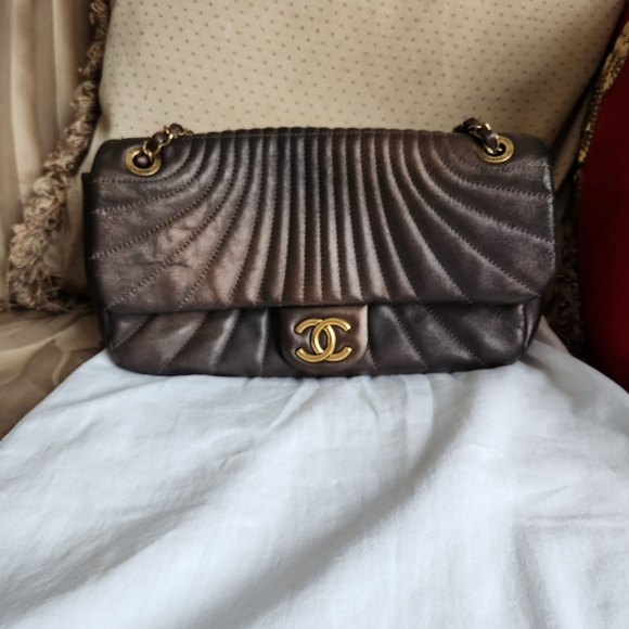 Chanel flap bag - Picture 2 of 9